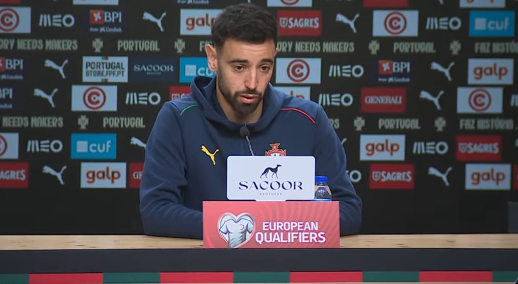 AsQuinasOff's tweet image. 💬🇵🇹 Bruno Fernandes sur le rouge de CR7 : « Ça arrive dans le foot. Cristiano a eu une réaction qui lui a coûté chère, il sait qu’il n’aurait pas dû faire ça. C’est une erreur et malheureusement il ne pourra pas nous aider demain (face à l’Arménie). »