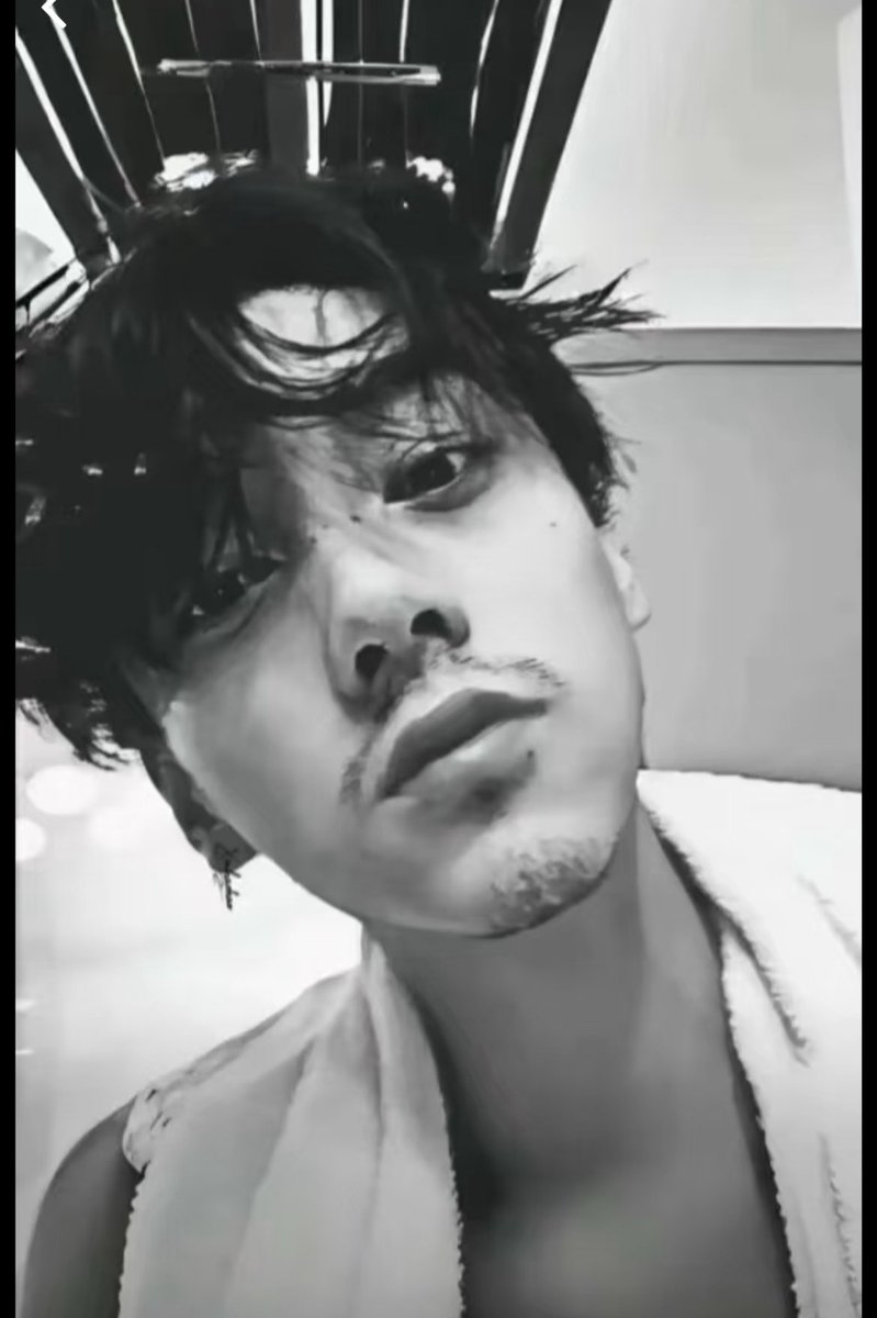 Can someone please explain why I’ve become more obsessed with this man now that #RevengedLove bts has ended. I can’t take it anymore 😫 #TianXuning