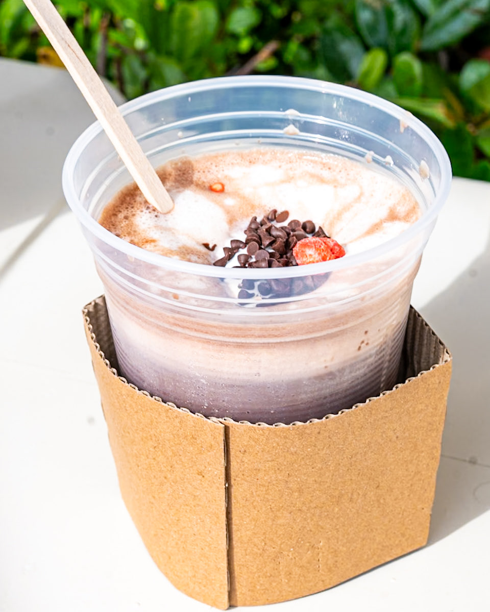 MezzoMikiD's tweet image. チョコたっぷりのあったかドリンクメニュー！東京ディズニーランド&amp;amp;シー
｢ホットチョコレート＆ストロベリー｣ 販売中☆
mezzomiki.jp/post-322226/