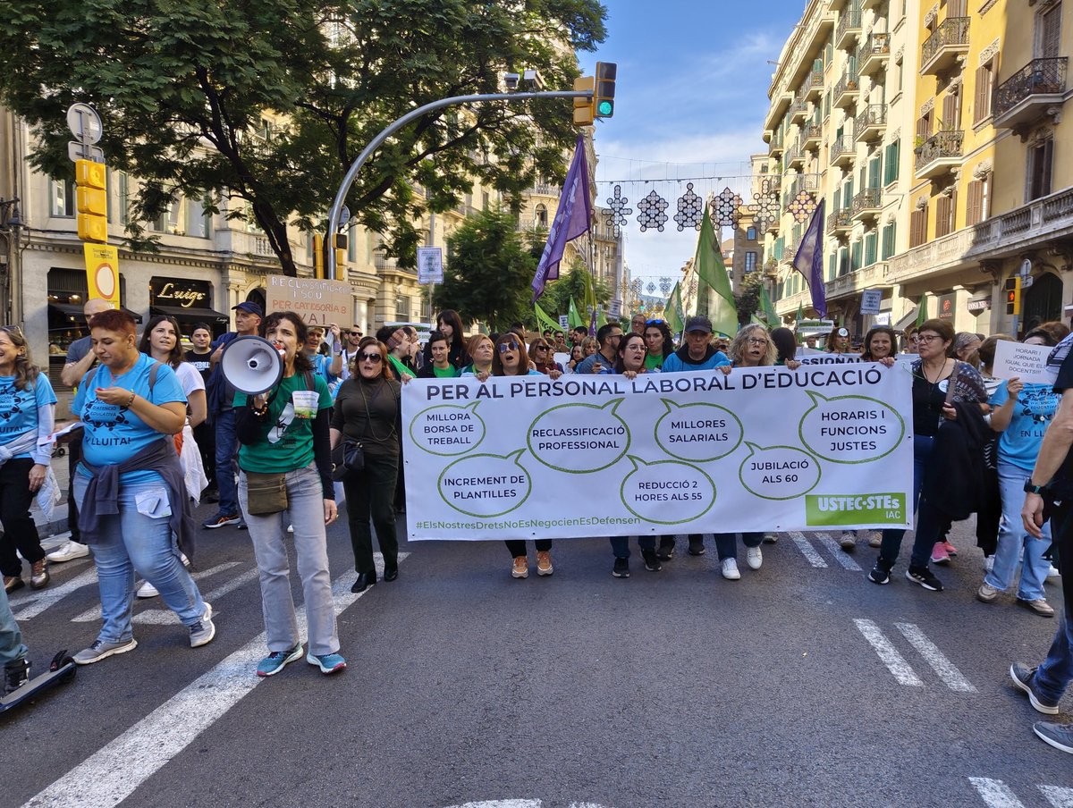 USTECSTEs's tweet image. Un 88% del professorat i PAE denuncia la manca de recursos per aplicar la inclusiva.

‼️ Ens falten mans, ens falta temps i ens falta reconeixement ‼️

#DignifiquemLaProfessió
#DignitatEducativa #DignitatDocent