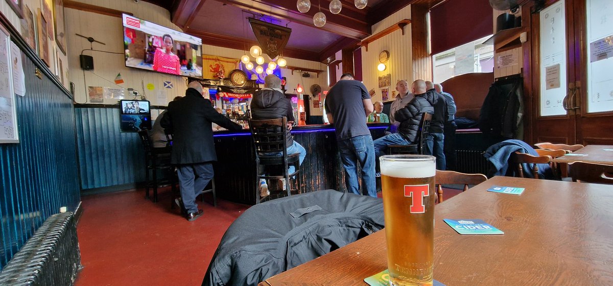 HoppersGuide's tweet image. Cheers, folks, happy footy day!

A nice cold Tennents in the Dalhousie Bar, Brechin 🍻