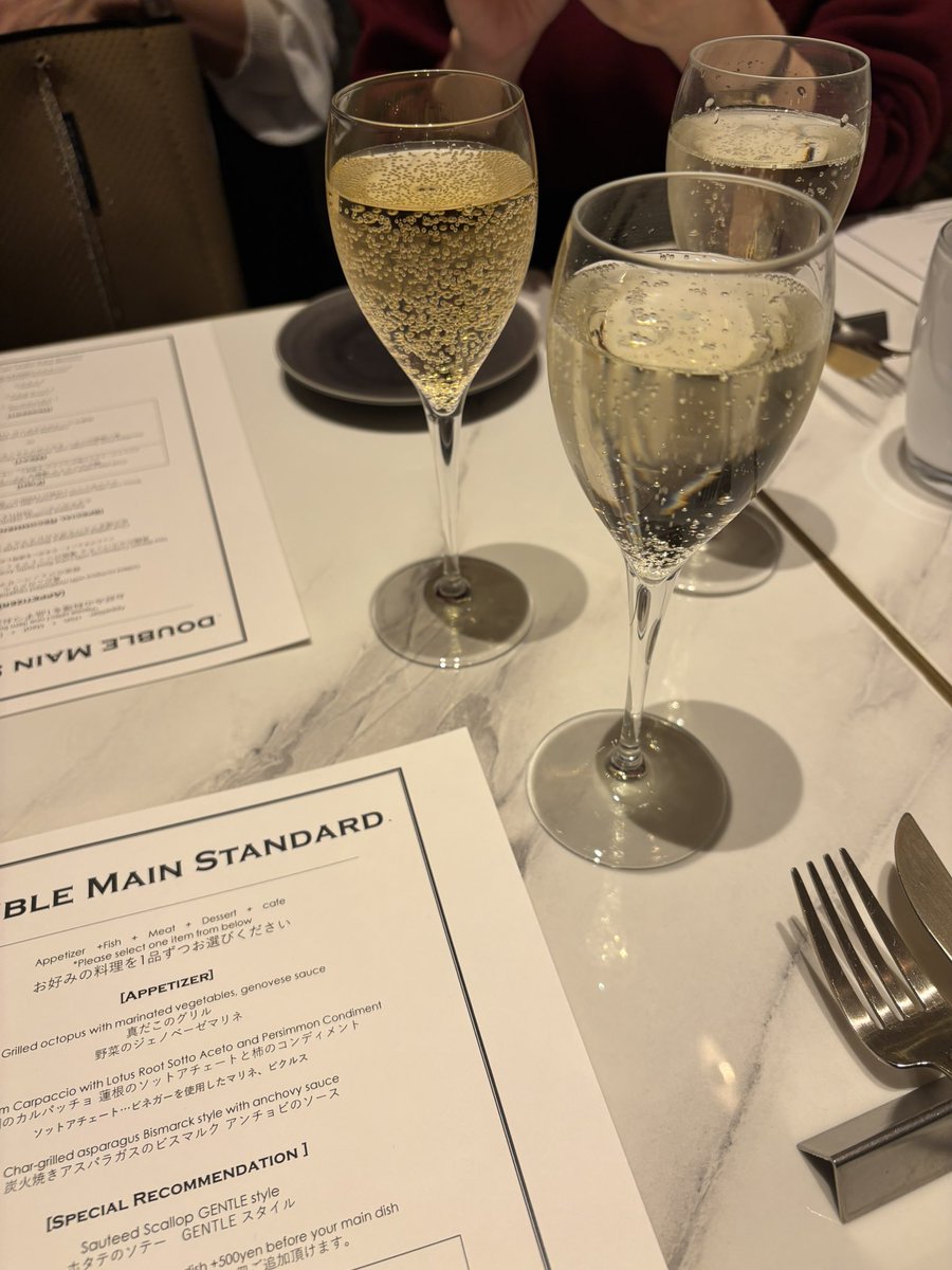 cstkhs's tweet image. 学友さん達と素敵なランチコース🥂✨
帰宅して作り置きに励む👩‍🍳

こないだフレンチトースト作った時に
余った牛乳やホイップを消費するため
チョコバナナマフィンも作ってみた🍫🍌