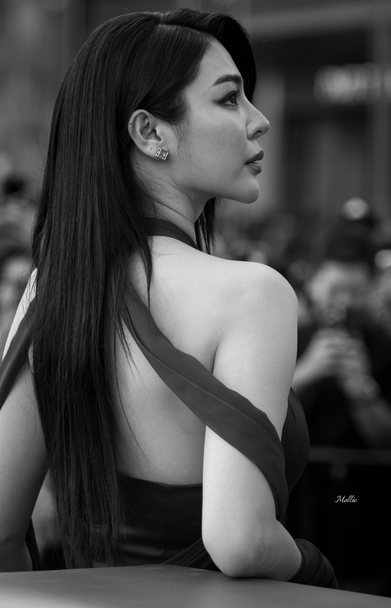 mollie8119's tweet photo. สันกรามบาดใจมากครับ🌻

FAYE ATTENDS SILHOUETTE EFW
#PerayainEFW2025
#FayePeraya https://t.co/AjXxkrlQ7R