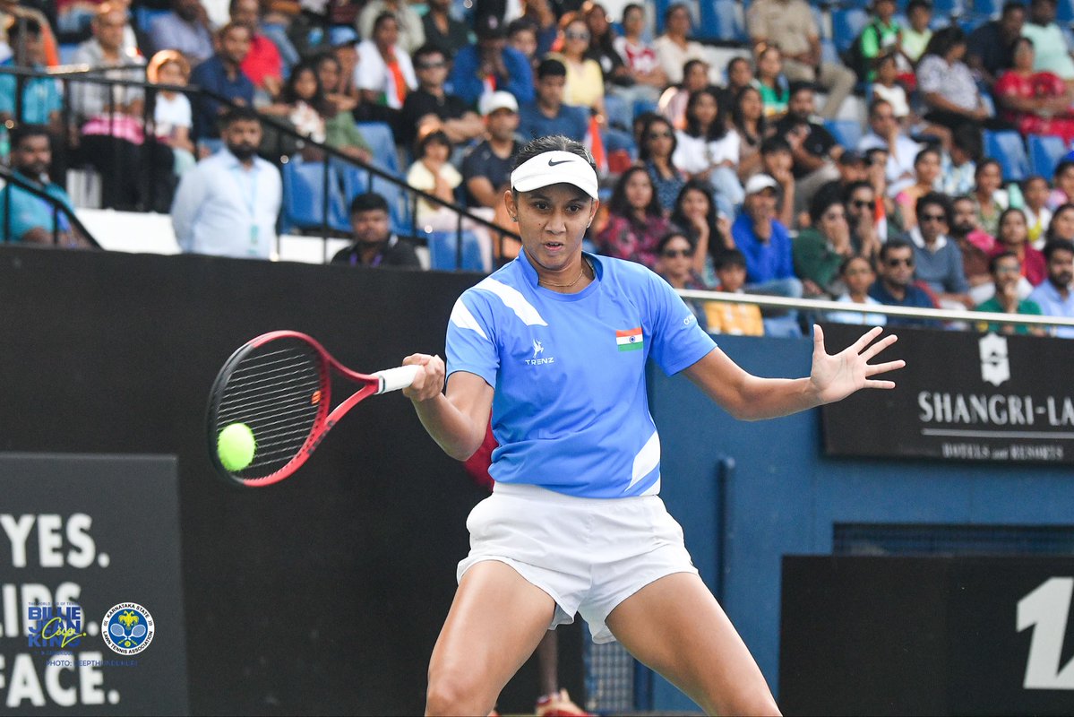 tenniskarnataka's tweet image. Momentum Swings &amp;amp; Magic Shots!

A match that never stopped twisting! Tamara Zidanšek withstands Shrivalli Rashmikaa’s charge in a gritty three-set showdown, taking it 6–3, 4–6, 6–1 and finding her best tennis when it mattered most. A thriller from start to finish!

#GameSetMatch