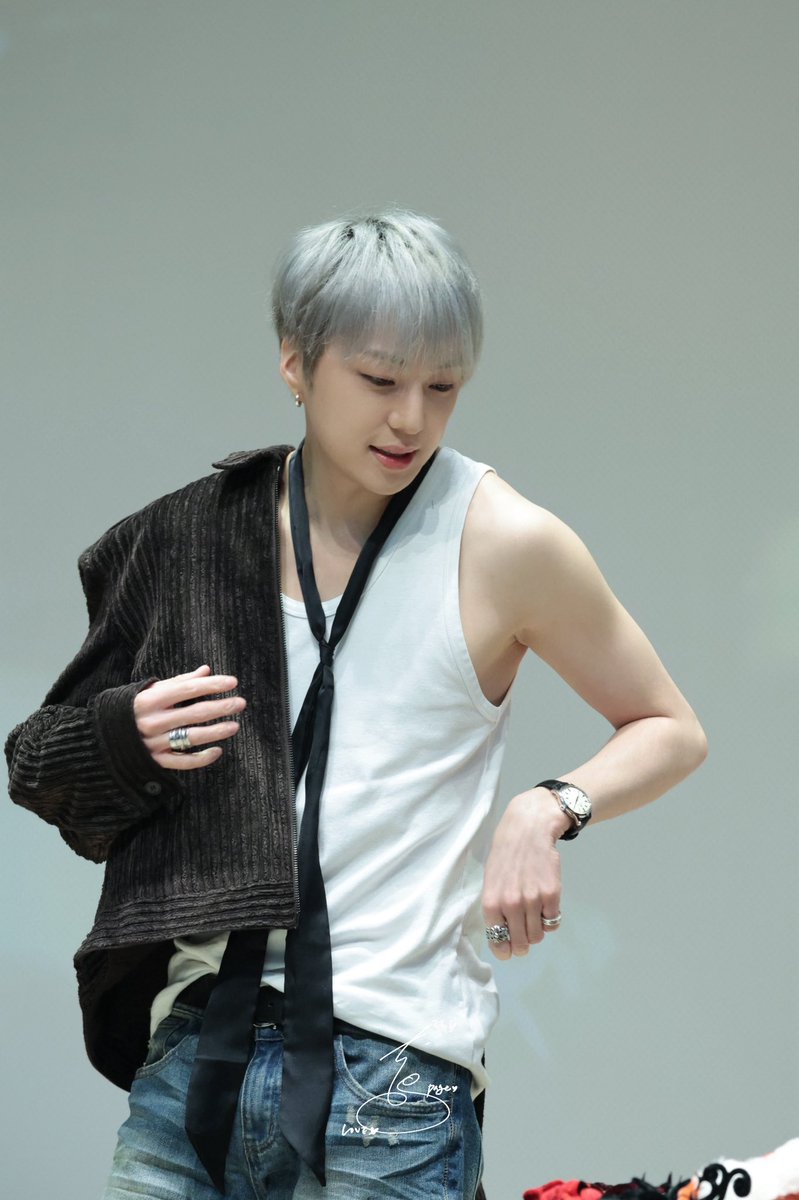 Lulu03_Y's tweet photo. 이거… 내가 봐도 되는 거 맞지? 😳
#위너 
#WINNER
#강승윤
#YOON
@official_yoon_ https://t.co/bpx5gc4N8g