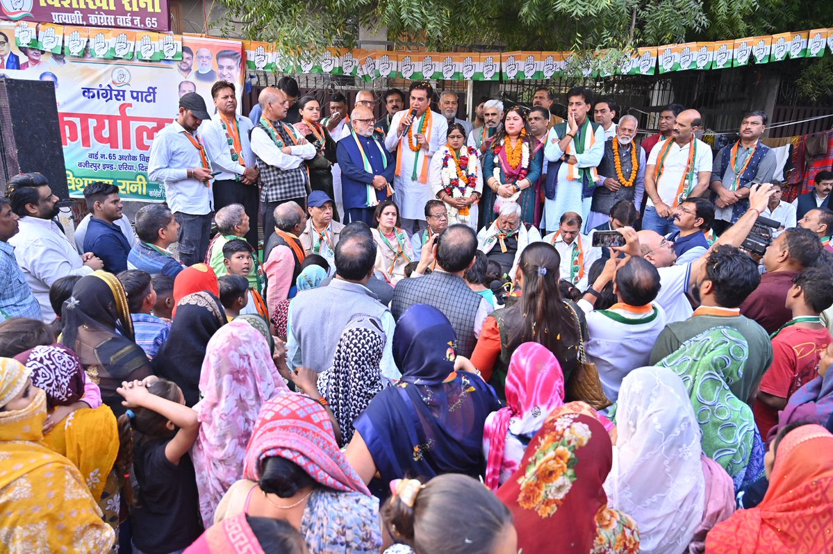 आज दिल्ली कांग्रेस अध्यक्ष <a href="/devendrayadvinc/">Devender Yadav</a> जी ने एमसीडी उपचुनाव में वार्ड नंबर 65 से कांग्रेस प्रत्याशी विशाखा रानी जी के चुनाव कार्यालय का उद्घाटन किया।

इस अवसर पर मौजूद कांग्रेस कार्यकर्ताओं और स्थानीय क्षेत्रवासियों के उत्साह और समर्थन ने तय हो चुके परिवर्तन पर मुहर लगा दी।