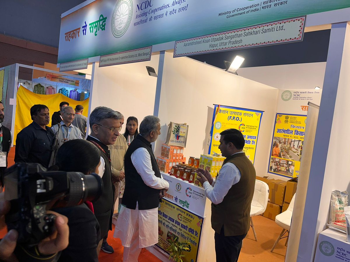 Harsh_Tyagi13's tweet image. 44वें भारतीय अंतरराष्ट्रीय व्यापार मेले में केन्द्रीय सहकारिता राज्यमंत्री जी द्वारा हमारे आरंभशील किसान उत्पादक संगठन हापुड़ के Stall का उद्घाटन किया गया।
@AmitShah @ChouhanShivraj @narendramodi @MinOfCooperatn @mdncdc @CMOfficeUP @myogiadityanath @DmHapur @RBLDineshSingh