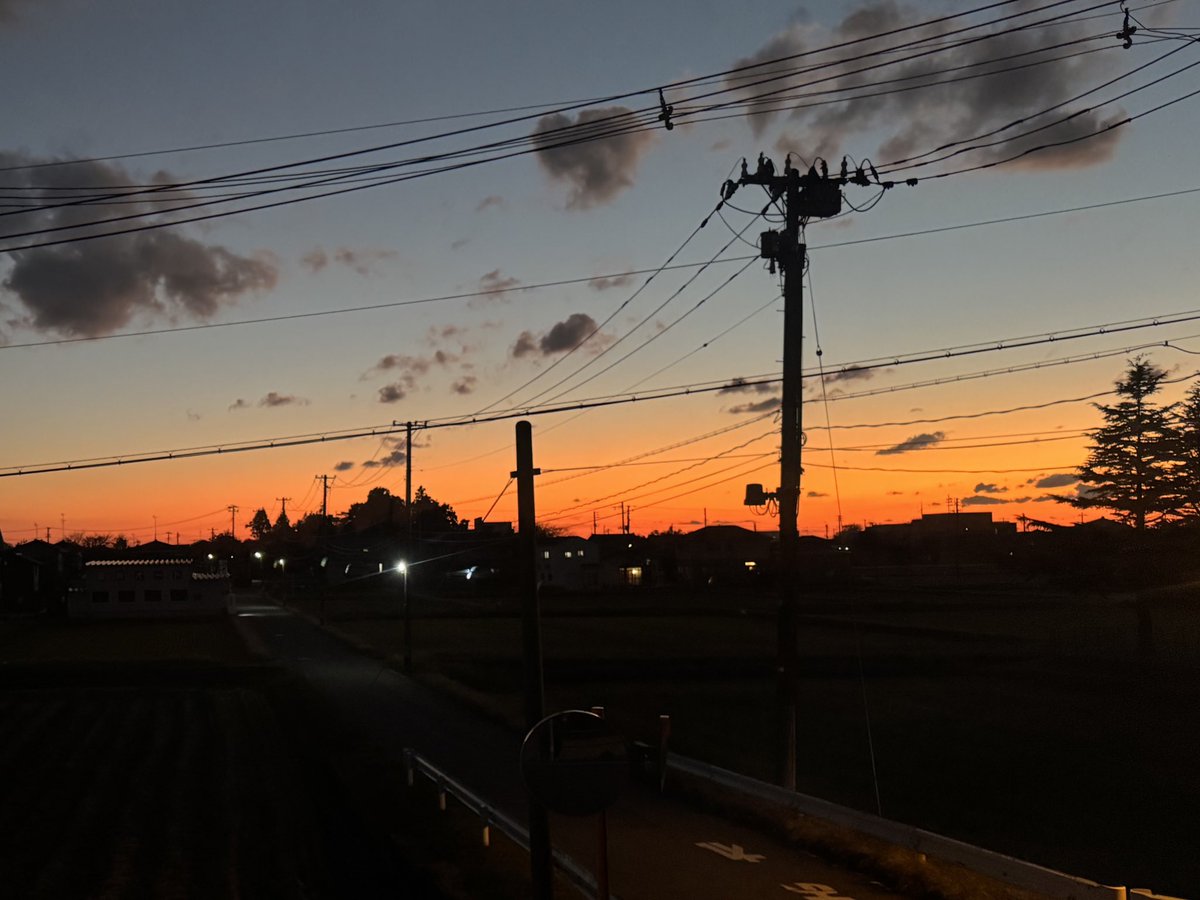 suhoarmy1's tweet image. 空がきれいです