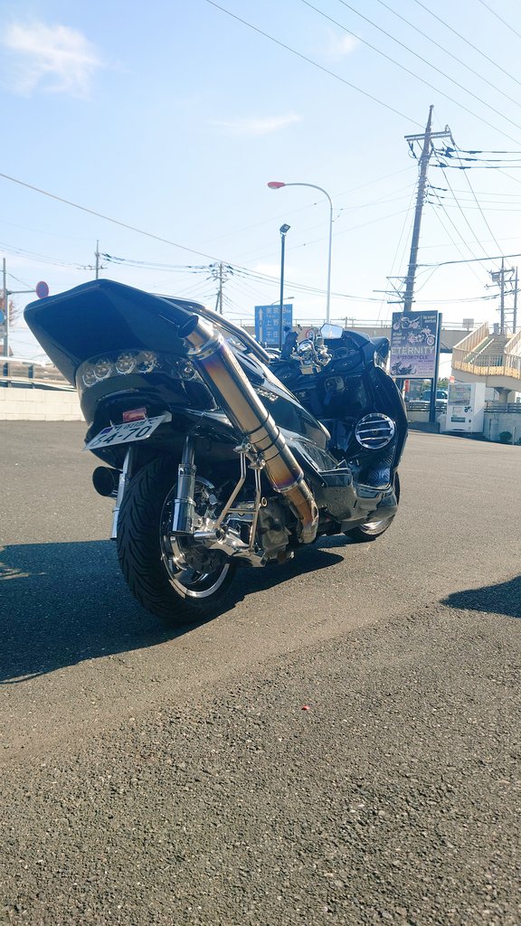 昨日の羽無し仕様から　ベルのスポイラー　カムストックのフロントサイドカウル装着して頂きました😎　
エタフェイスにロングノーズ顔面最強すぎるw☺️　
まだまだよろしくお願いします👍
<a href="/eternity_masaki/">カスタムショップ☆エタニティ</a> スクーターなら映えスポットのエタニティ玄関😁