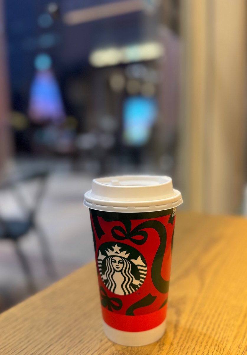 一年が終わるの早過ぎない？
クリスマスツリーにジンジャーブレッドラテなんて、もうクリスマス🎄
ということは年末じゃん…。
いや、年内にあれもこれも終わる気がしません。