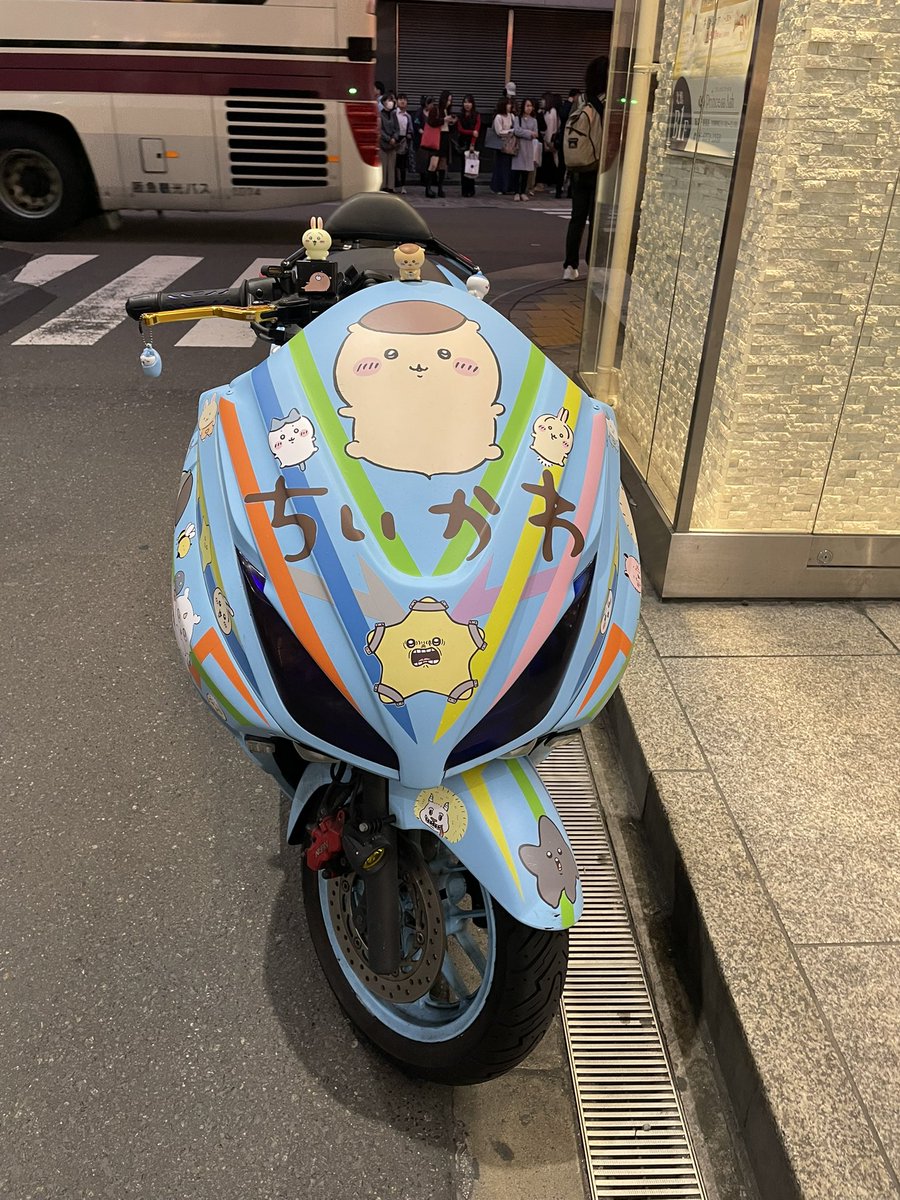 920）ちい☆プロフィールを必ず読んで下さいページです 梅田に呑みに行く用事があり向かっていたところ、見たことあるバイクが