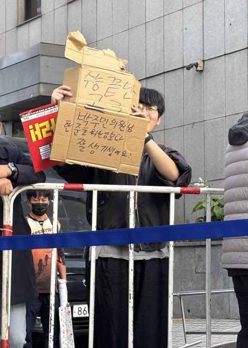 yoeman6310's tweet image. 오늘 집회에서 만난 고3 학생분
분명 수능도 잘 봤을 것 같습니다.