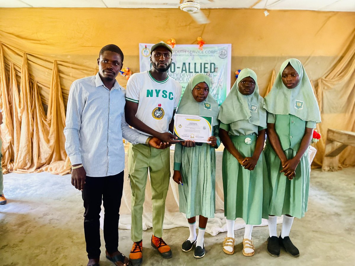AgroCds7895's tweet photo. The Agro Allied CDS Group and NOA Kwara held a debate on youth interest in agriculture. It promoted public speaking and awareness. Rukayat Science Academy won, Government High School, Adeta came second, and Barakat Community Secondary School placed third and won the NOA Quiz. https://t.co/Xq91xeHFWt