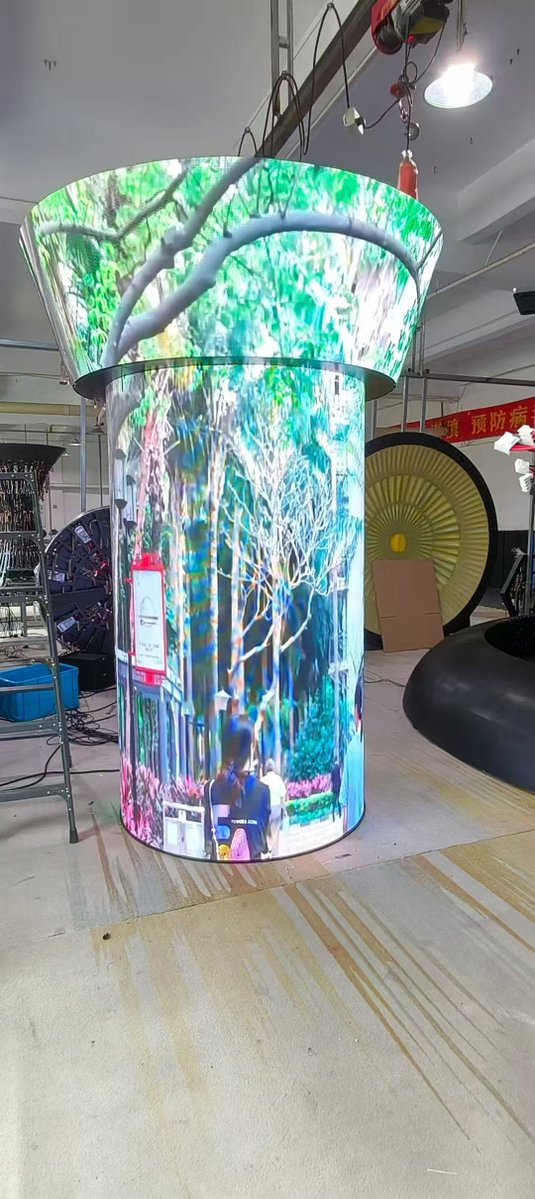 TracyHu16's tweet image. Do you like this design?
#custimized #LEDdisplayscreen #ledvideowall #ledpanel #events #ledvideowall #curved #flexible 
More details, call me now!
Email: tracy@szscree.com 
Call/WeChat/WhatsApp: 0086-18316843344