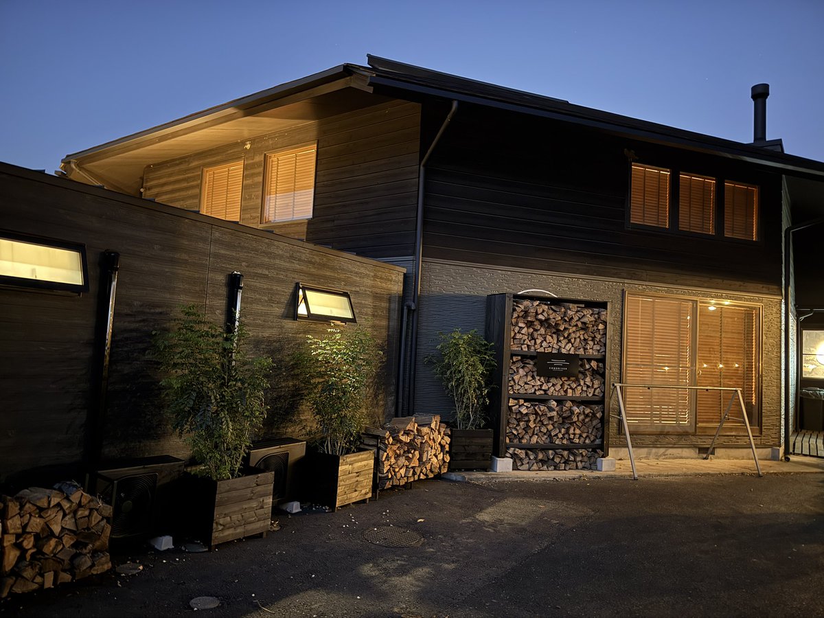 4ya_'s tweet image. コモリバ。日暮れが早くなりましたね。焚き火とバーベキューの幸せな匂いがしました。#comoriver