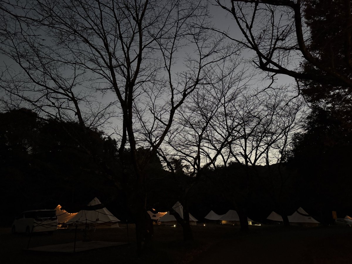 4ya_'s tweet image. コモリバ。日暮れが早くなりましたね。焚き火とバーベキューの幸せな匂いがしました。#comoriver