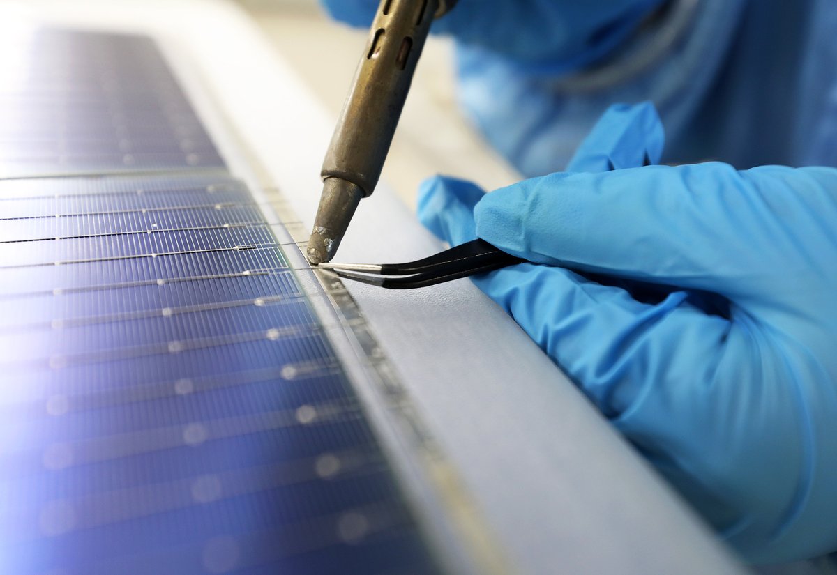 Frontlinestory's tweet image. #FrontlineFocus: China&apos;s power-system flexibility rises as low-carbon industrial transition accelerates

#China is fostering collaboration between traditional and emerging industries, advancing industrial upgrades, and accelerating green, low-carbon development — steadily…