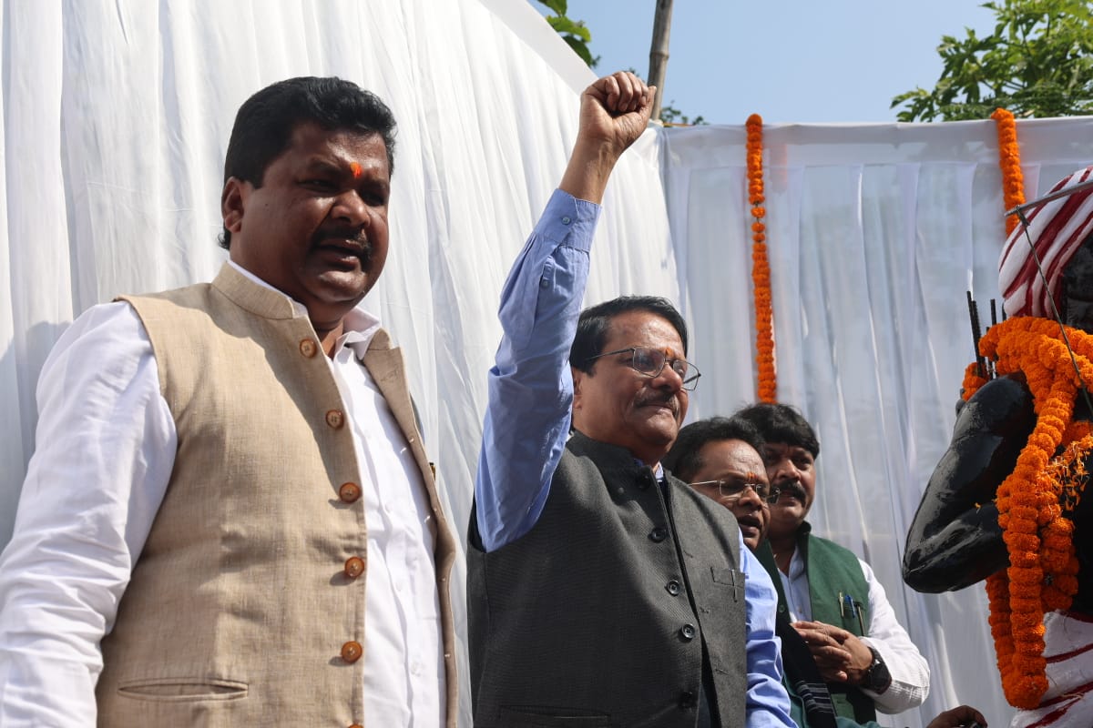 बिरसा मुंडा जयंती सह झारखण्ड स्थापना दिवस पर आयोजित कार्यक्रम पर झारखण्ड कांग्रेस के माननीय प्रभारी श्री के राजू जी एवं सह प्रभारी श्री बेला प्रसाद, माननीय प्रदेश अध्यक्ष Keshav Mahto Kamlesh संग अन्य वरिष्ठ कांग्रेस नेताओं का आगमन हमारे नामकुम प्रखण्ड के रामपुर गड़के मे आगमन