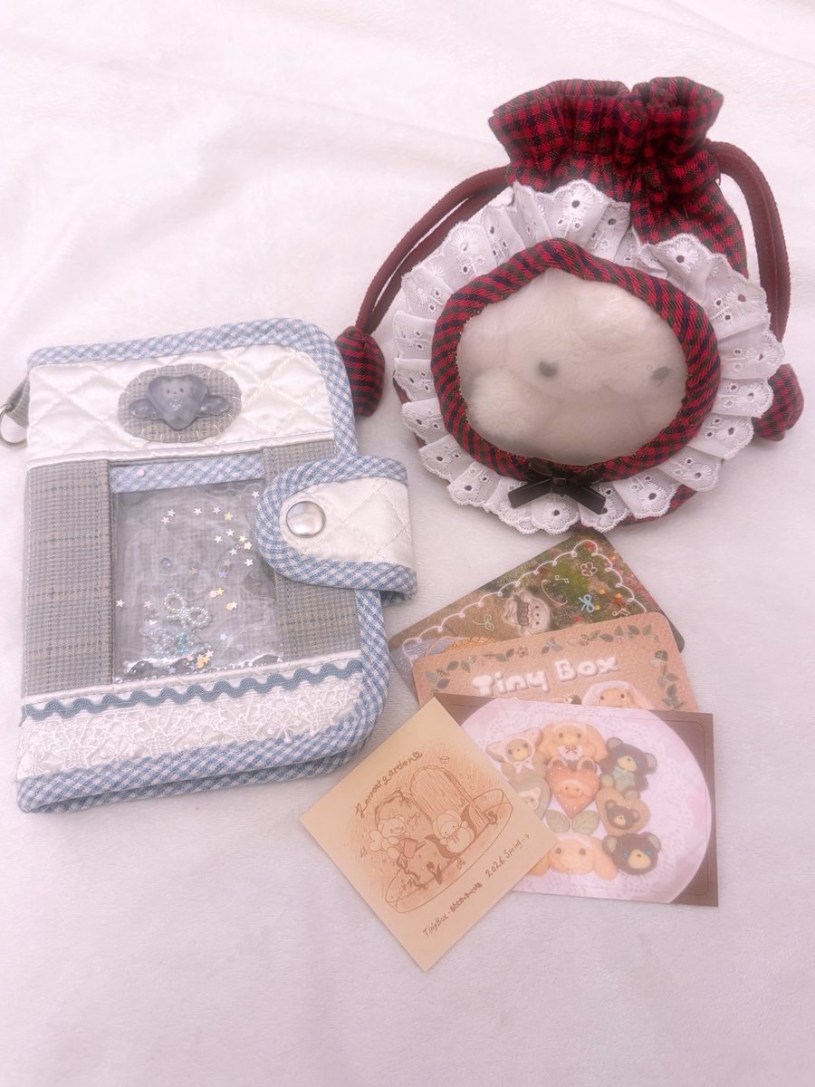 stewpot_pot's tweet image. #デザフェス62 
朝イチであたたか♡ゆ〜とぴあさんとTiny Boxさんのブースへദി_ .̫ _ᐡ꒱·˖✶
お目当てのポーチとバインダーをゲットできました𖤐ˊ˗

かわいい世界に癒された、、
大切にします⸝⸝&amp;gt;  ̫ &amp;lt;⸝⸝♪