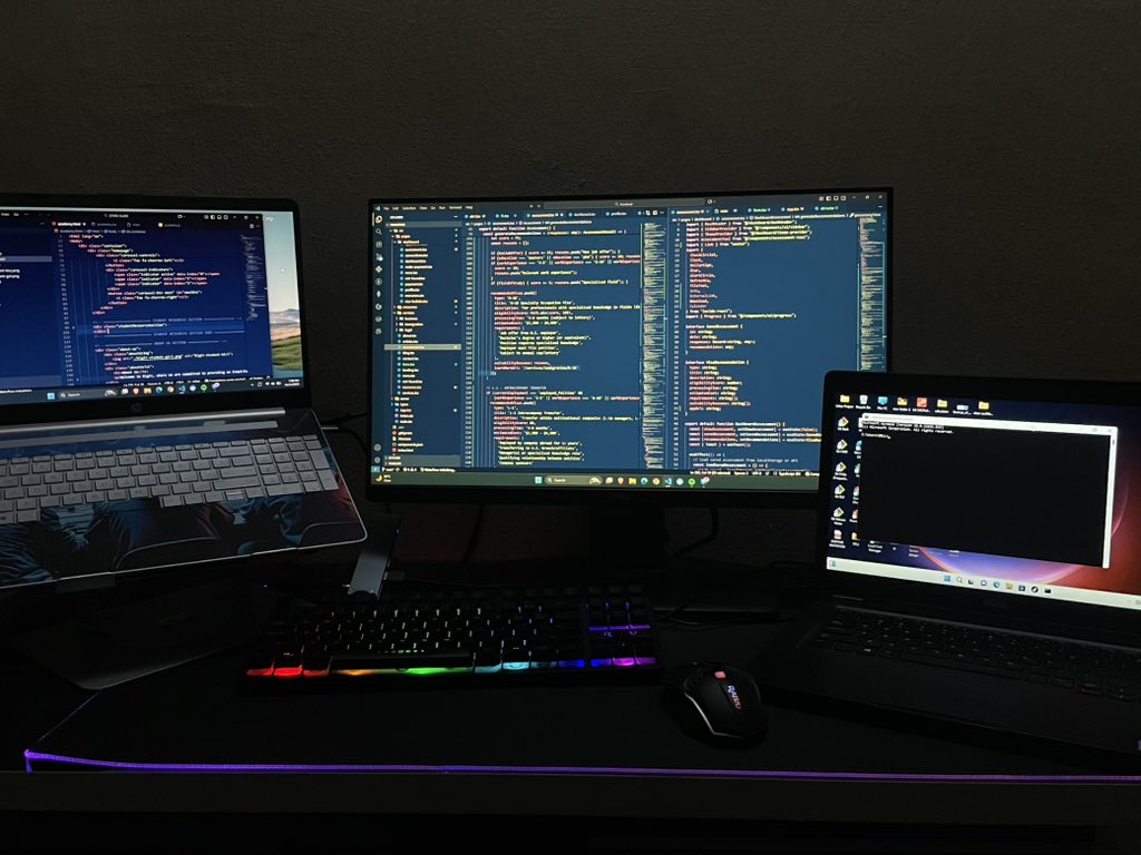 Prince_Adeola_'s tweet image. I Dey find gig, active for web and mobile app development