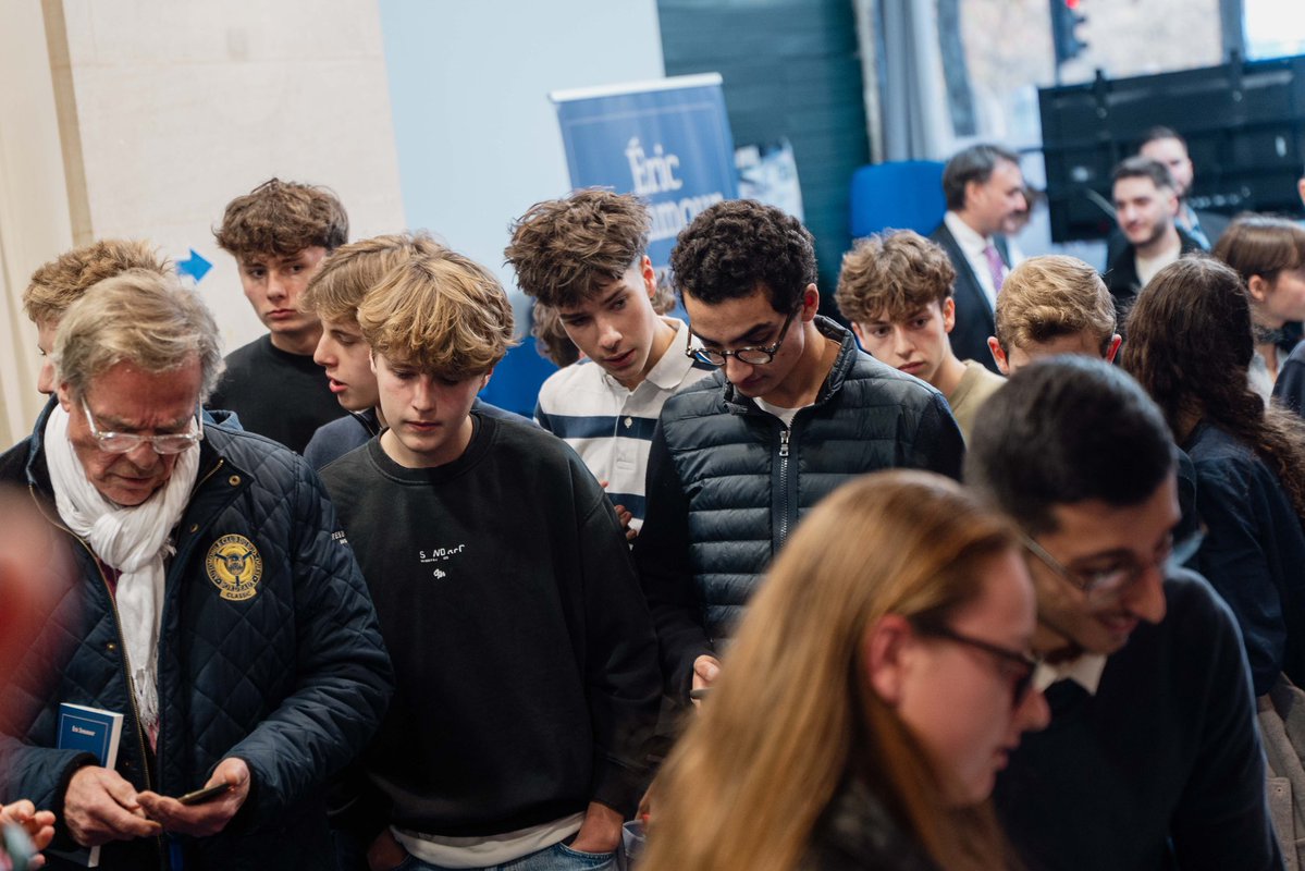 Merci aux Français de Nouvelle-Aquitaine de contribuer au succès de « La messe n’est pas dite ».

👉 Vous aussi, commandez mon nouveau livre : amzn.eu/d/3f1rxIr