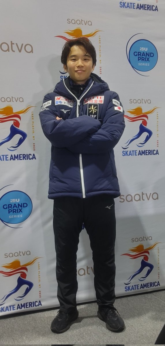 #友野一希 選手によると、ジャンプが浮き上がりやすいリンクで「最初は感覚がちょっと合わない部分があったと思うが、大丈夫と思って練習するしかなかったし、やってきてよかったという内容だった」。フリー後も目指すのはもちろんこのポジション。 #フィギュアスケート jiji.com/jc/article?k=2…