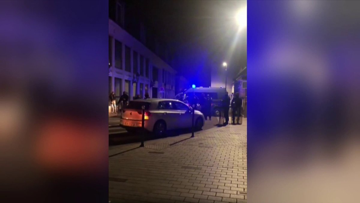 BFMTV's tweet image. "Mon fils serait encore là": la mère de l'ado tué à Tourcoing après un refus d'obtempérer estime que "les policiers auraient pu agir autrement"
l.bfmtv.com/pZi2
