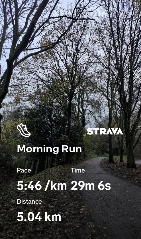 Morning 5km run 
Around the uni, through some big puddles, past Long Boi in his hat, and following a swan through the alley! 
Happy Saturday! 😃🏃‍♀️
#York #Running