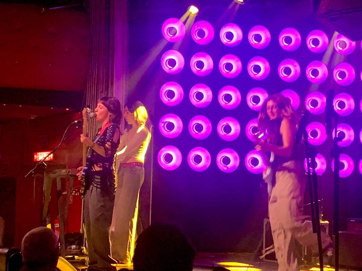 JMBG_75's tweet image. Aquelarre POP en @zgzfelizfeliz 
@lasdianas_ Alavedra @bearoid @hindsband   😎⚡️