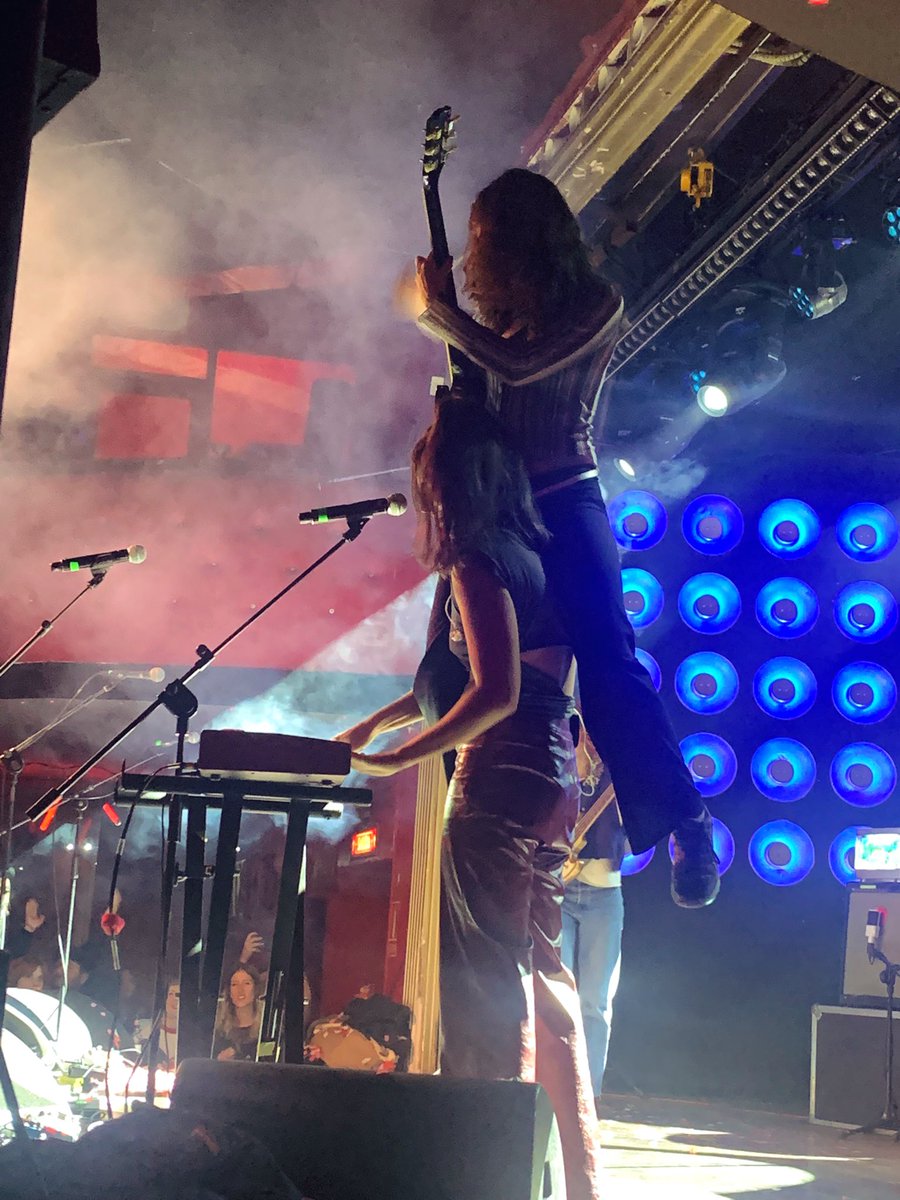 JMBG_75's tweet image. Aquelarre POP en @zgzfelizfeliz 
@lasdianas_ Alavedra @bearoid @hindsband   😎⚡️