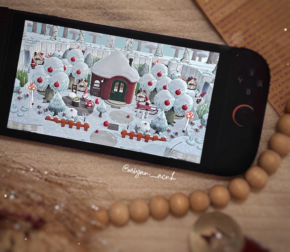 miyan_acnh's tweet image. 我が家にもついにSwitch2が仲間入り🥲✨

少し早めのクリスマス気分で...🎁
昨年のお気に入りクリエイトと記念に1枚📸🎄

#switch2 #あつまれどうぶつの森