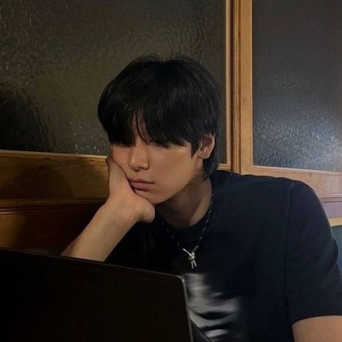 muncorner's tweet image. looking for new moots because begging for communication, begging for consideration, begging for love, begging for attention, begging for quality time feels so wrong 🍎