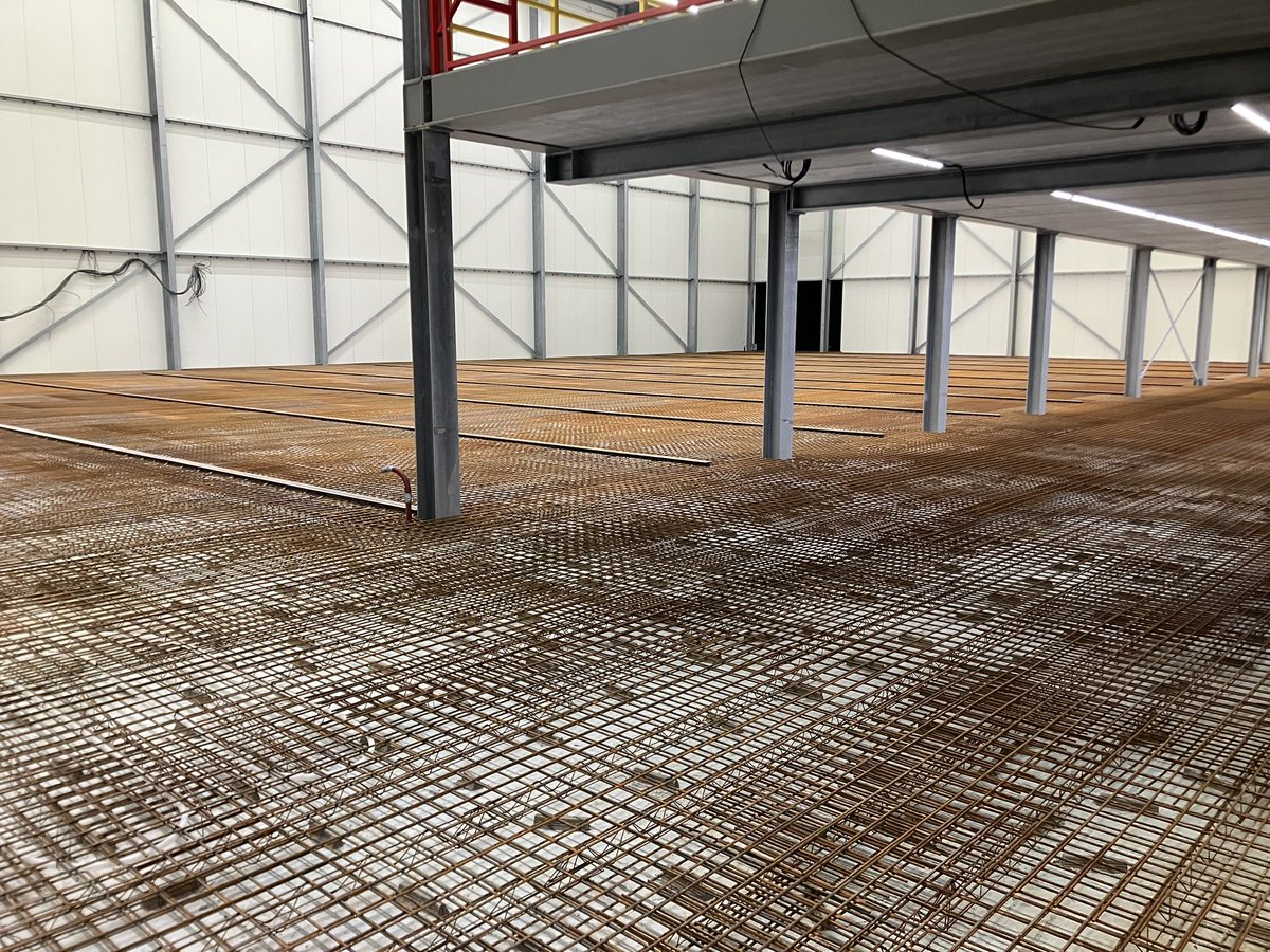 CHKBouwBV's tweet image. Afgelopen week de 2e hal van de vriescel van @JansenTransport gereed gemaakt en gestort en afgewerkt 💪🏽 dus die kan nu lekker uitharden! en gaan we de volgende fase weer in #afwerken #deuren #brandrolschermen