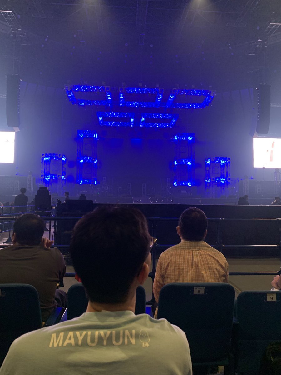 天気が良いので新横浜周辺まで散歩をしていたら、横浜アリーナでANIMAX MUSIX 2025 YOKOHAMAが開催されていました。賑やかでいいな〜と思いながら会場前を歩いていたら、なんと‼️いつの間にかセンター席に案内されてライブが始まっていました‼️前橋からやって来た声優グループが良かったです。