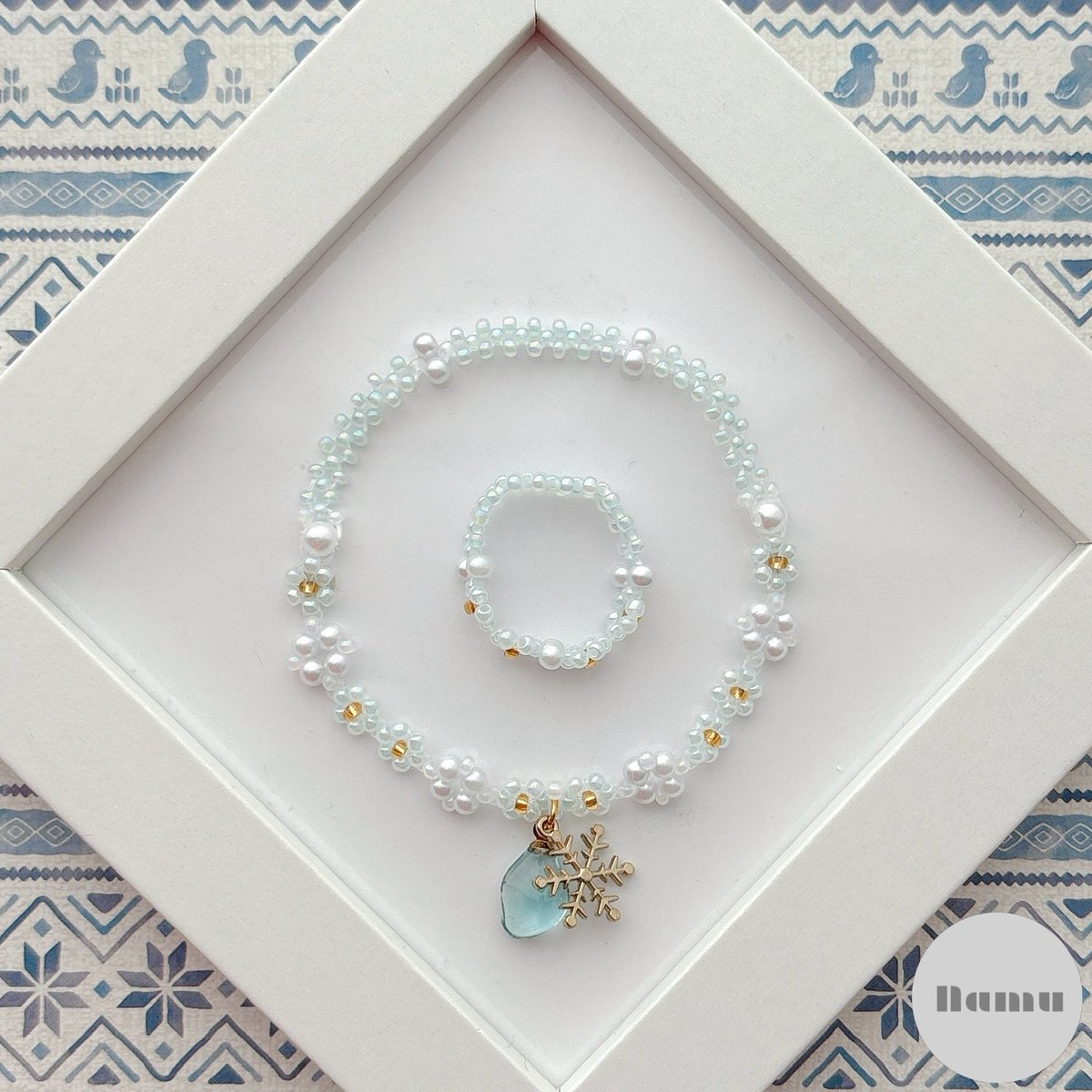 n_a_m_u_76's tweet image. snow flower❄️🌼

blue🩵×gold💛

#Namu #handmade #beads #seaglass #snow