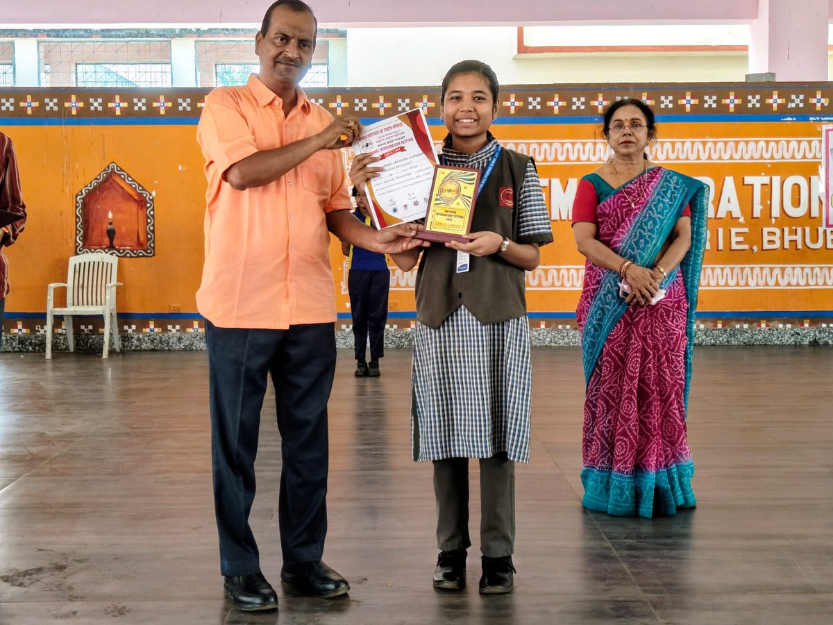 PMShriDMS64BBSR's tweet image. Adya Alankrita Mohapatra secured 1st Position in the G.K. Competition during the National Integration Festival, organised by the Nehru Institute of Youth Affairs. Congratulations! #EduMinOfIndia #NCERT #CIET_NCERT #RIEBBSR #PMShriDMSBBSR #ProudMoment #StudentAchievement