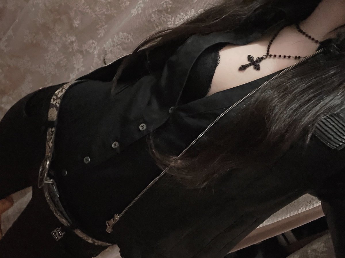 お🆕のボディスーツシャツとローライズサテンパンツ🎵