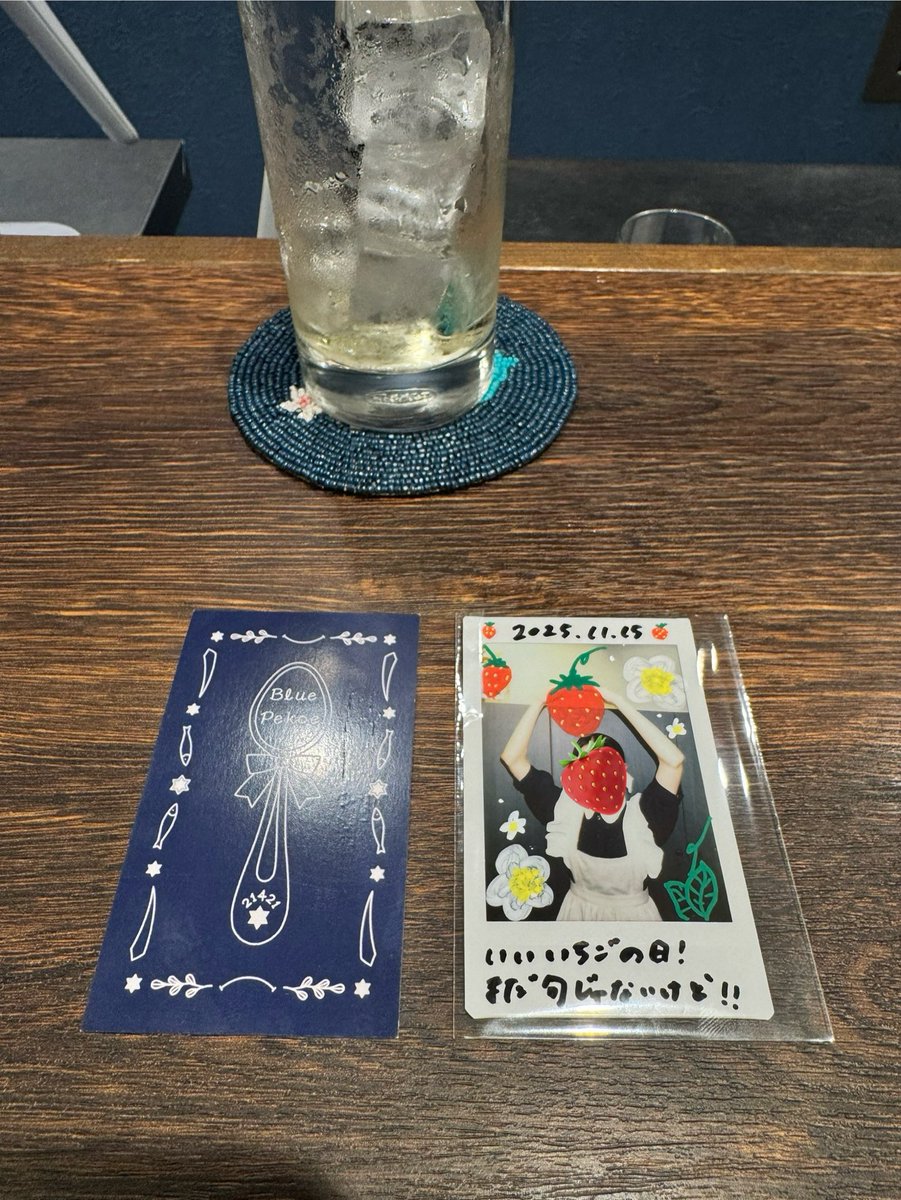 piddling_worker's tweet image. ゆりさん卒業🥲
いちごさんの絵がなかなか上手い🍓
（ご尊顔のいちごはスタンプです）
ちなみにいちごとかのへたは蔕と書くらしいですね
上手いのに蔕🌱