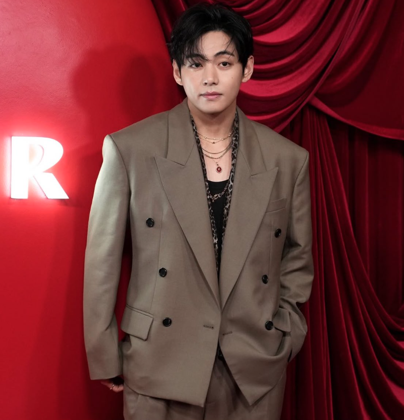 AboutMusicYT's tweet photo. Taehyung gives eternal beauty at the TIRTIR pop up event in Los Angeles. https://t.co/rXku7JEzNW