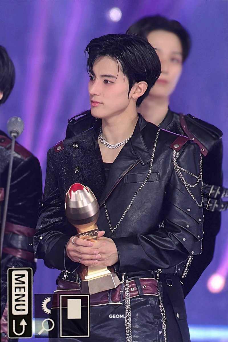 geometry_eric's tweet image. 251114

#소녕재 #손영재 #손에릭 
#에릭 #ERIC #에디
#더보이즈 #THEBOYZ