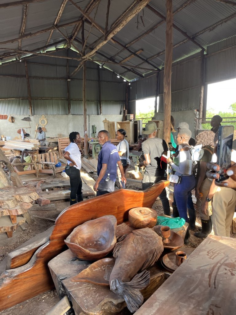 conservation in a very real, very practical setting. From the landscape to the people behind it, everything they saw will now feed into their stories under the theme “Encounters that Inspire Conservation.”