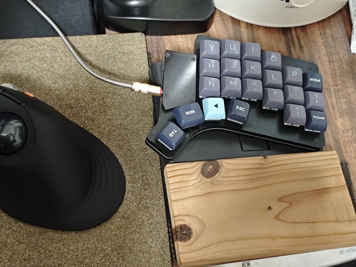 Claw44」という自作キーボード(組み立て式キーボード)を毎日仕事で使っ