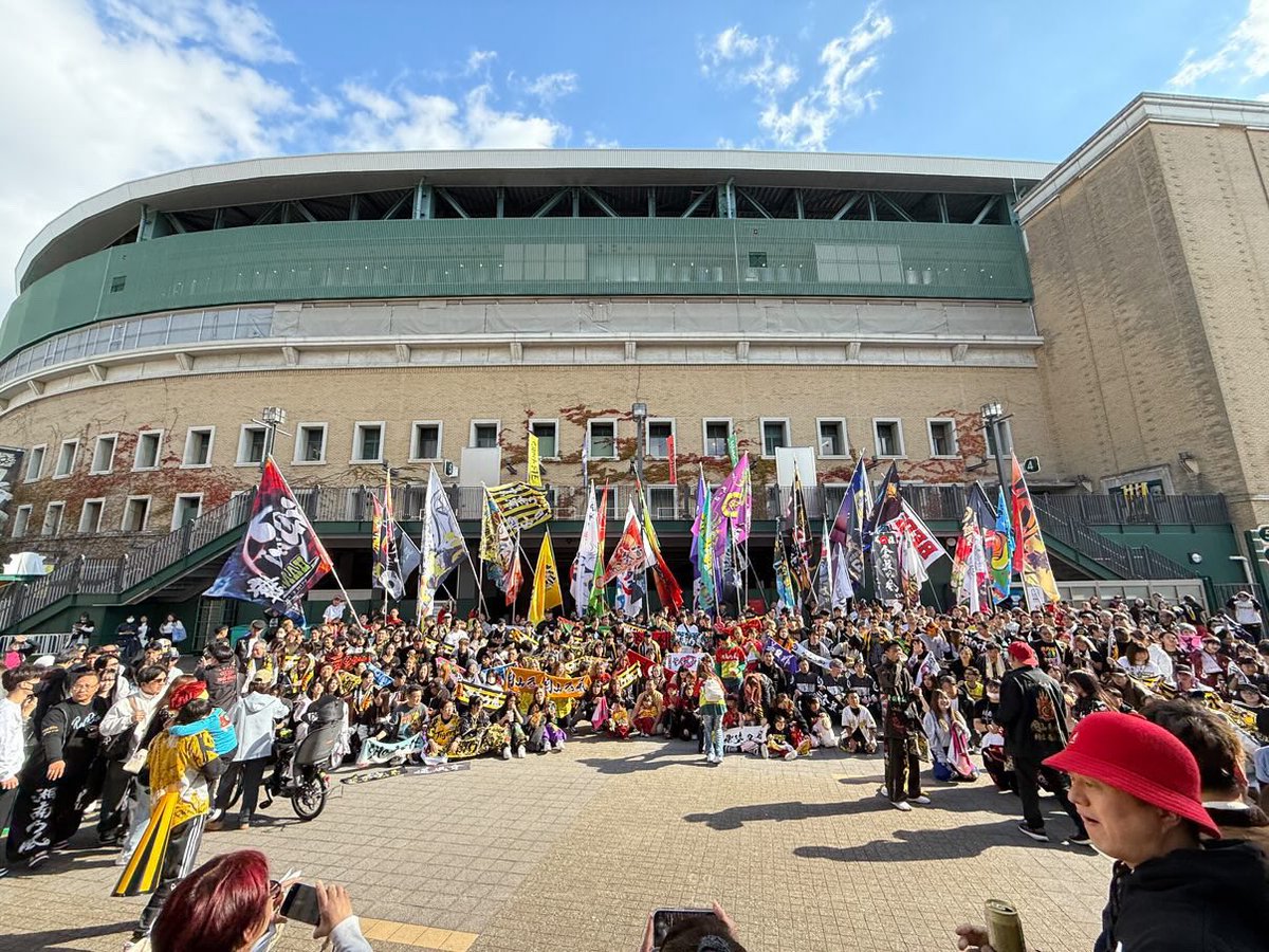 s2sk0723's tweet photo. 湘南乃風　熱傷甲子園の
風一族集合写真です！

拡散よろしくお願いします！

#風一族
#湘南乃風
#風一族集合写真 https://t.co/9iIH1iskxs