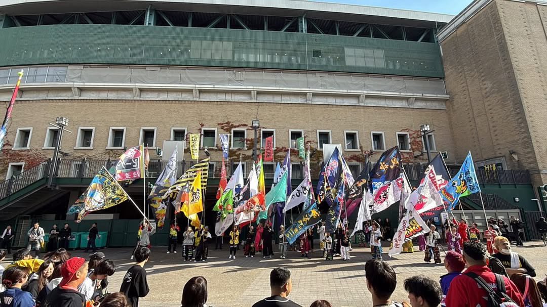 s2sk0723's tweet photo. 湘南乃風　熱傷甲子園の
風一族集合写真です！

拡散よろしくお願いします！

#風一族
#湘南乃風
#風一族集合写真 https://t.co/9iIH1iskxs