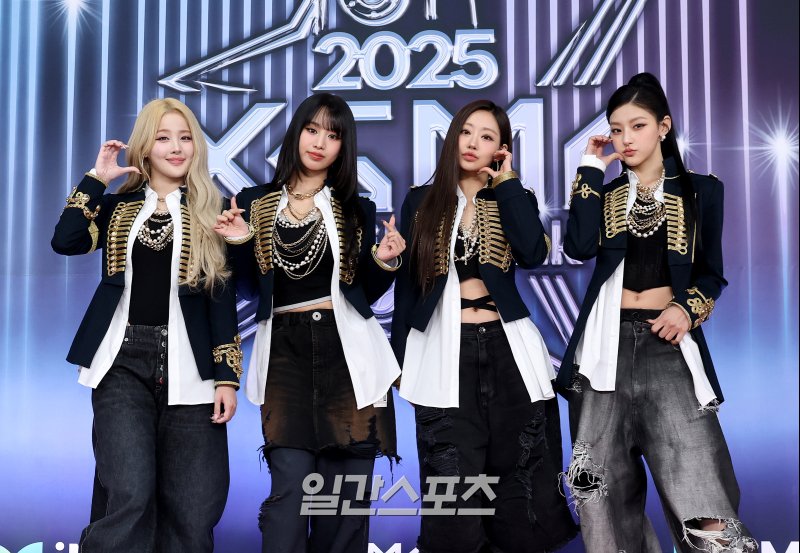 G5yKNPKaIAAoSZi?format=jpg&name=900x900