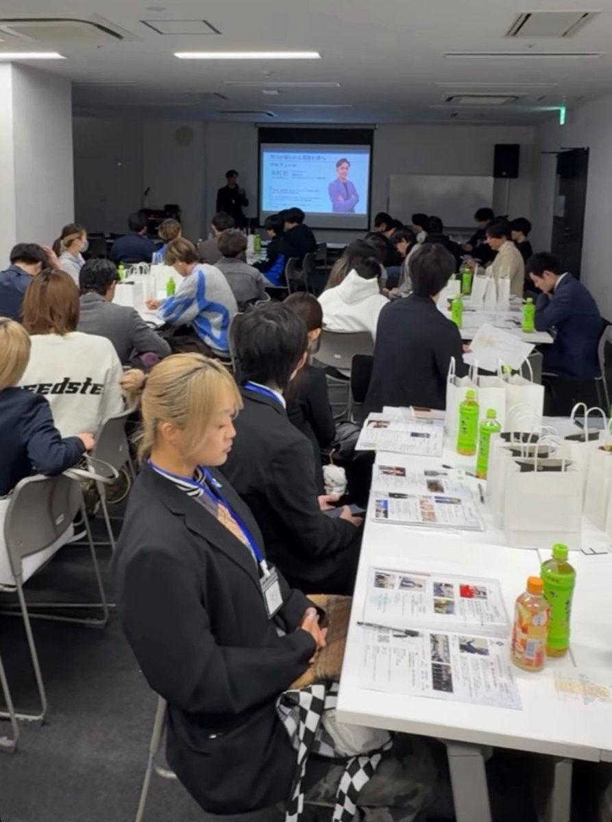 so_kimura_0's tweet image. 今日は対面就活のイベントでお時間をいただき大学生40名の前でお話をさせていただきました。
インターン希望の子も何人も来てくれて嬉しかった！
次回はもっと良いものを与えれるように精進あるのみ🔥
#fR #Fortech #企業説明会　#名古屋