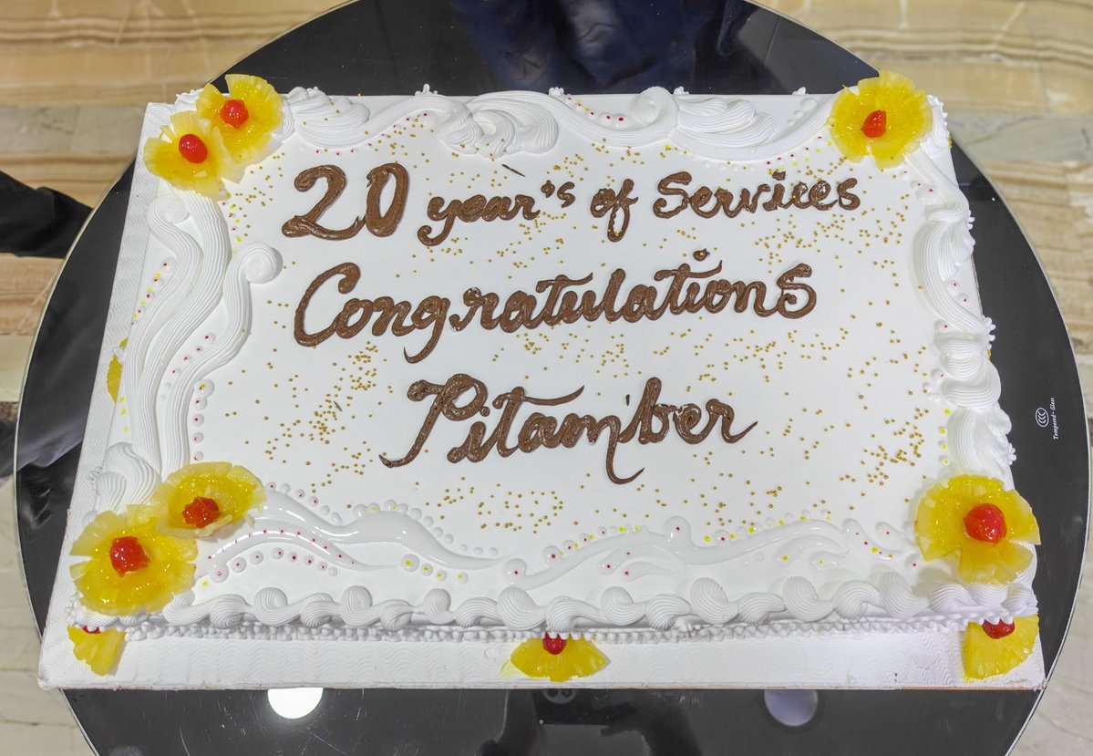CCSComputersPL's tweet image. Celebrating 20 years of @pitamberkumar73  with a special cake-cutting ceremony! A milestone that reflects dedication, trust, and years of meaningful contribution to CCS.

#WorkAnniversary #20YearsStrong #TeamCCS #CCSComputers