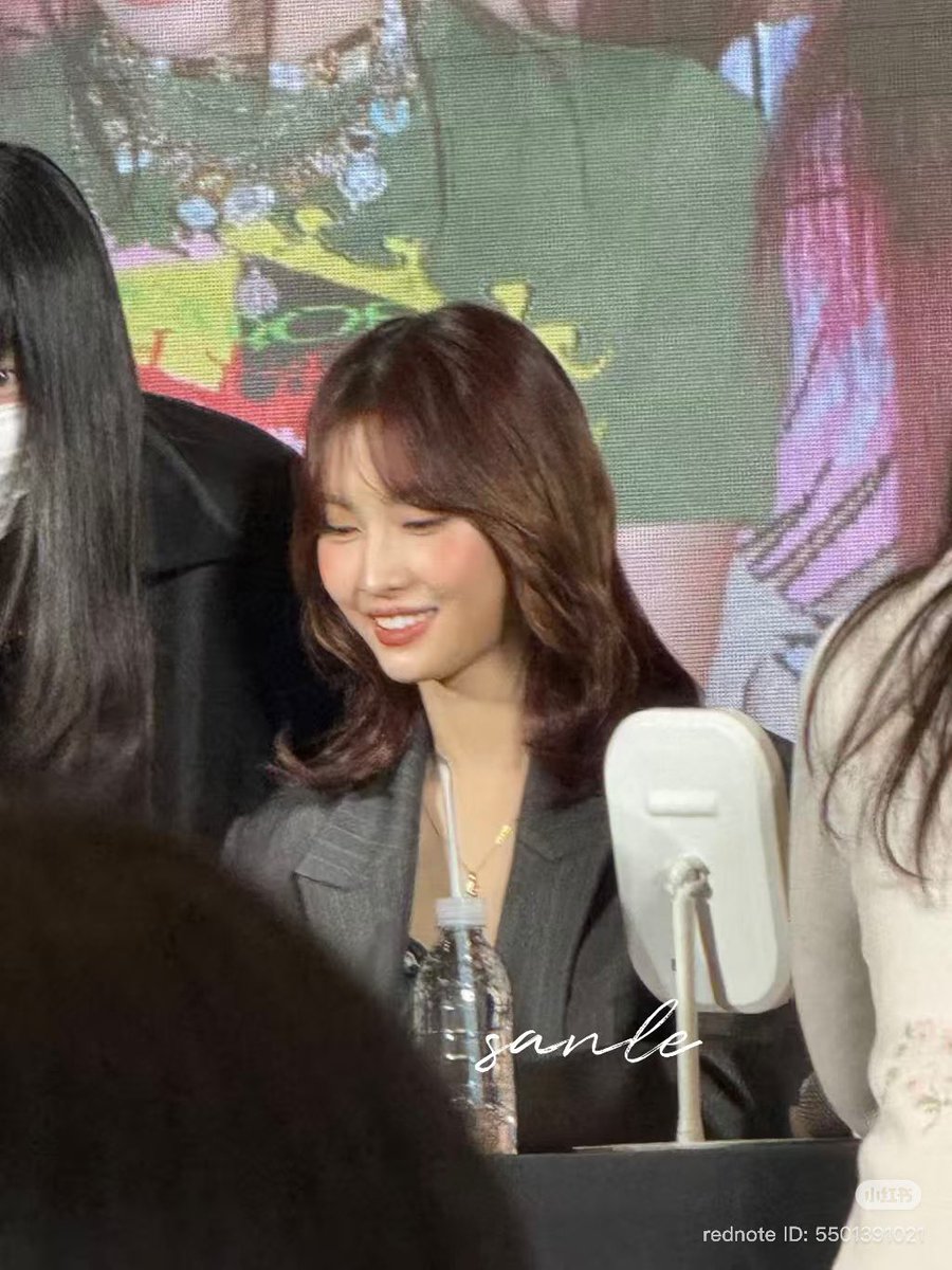 hiraimocchi's tweet image. 251115 | MOMO photos at YZY Fansign event today 

Photo credits: 
🖇️xhslink.com/o/5VxJWfnpdHq 

#TWICE #MOMO #모모 #もも