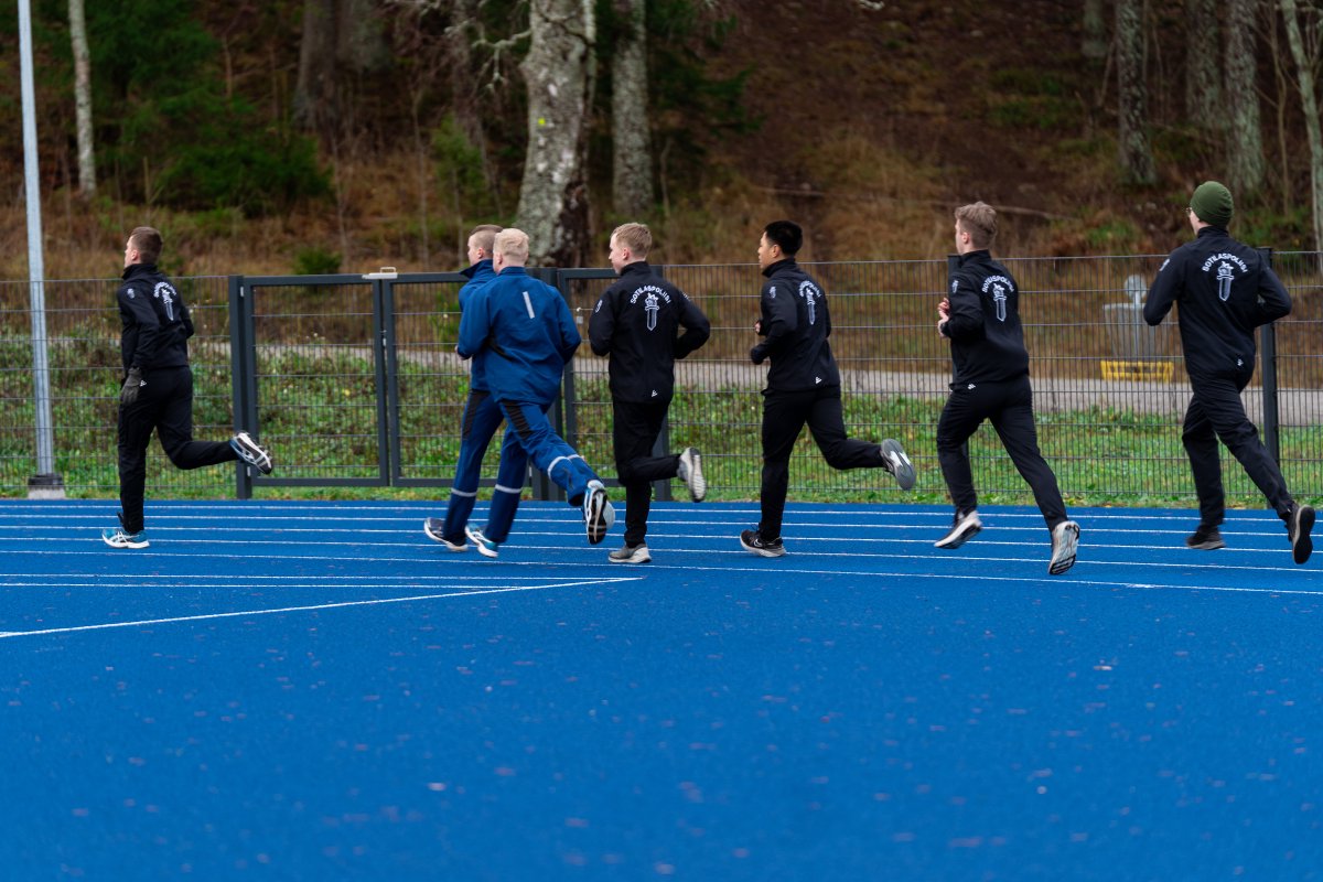 PanssariPR's tweet photo. SPOLKin Cooperin testi joulukuussa häämöttävää kotiutumista varten 💪
Koulutus, harjoitukset ja arjen fyysinen toiminta kehittävät palveluksen aikana taistelijan kestävyyttä, voimaa ja valmiutta – ominaisuuksia, joista on hyötyä sekä palveluksessa että sen jälkeen.

#PSPR #SPOLK https://t.co/wuoye1GMZl