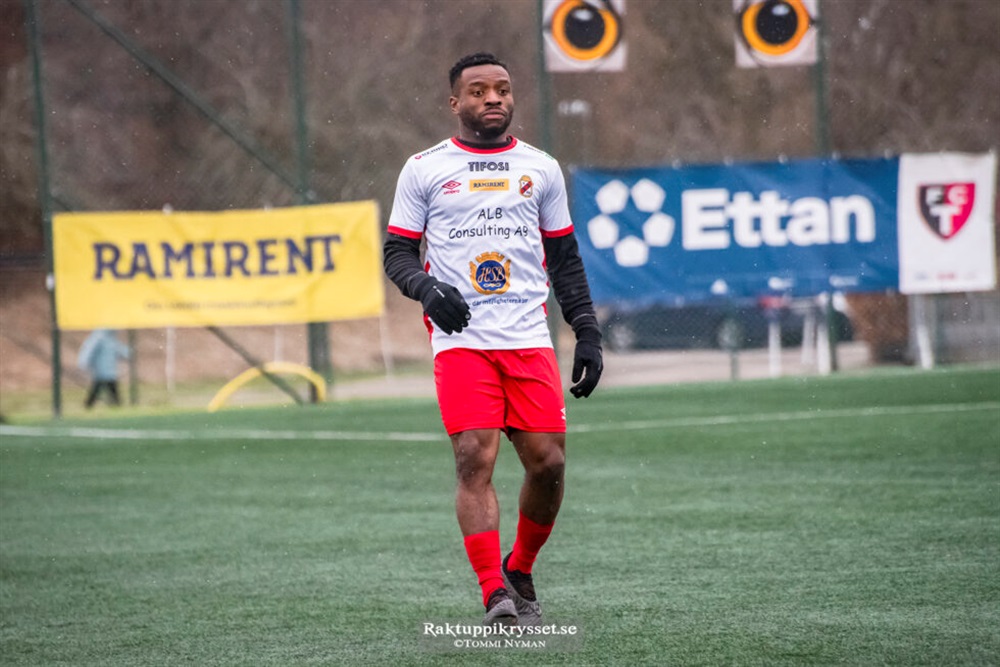 Nyhet TFK Herr -  Mittfältare gör comeback i TFK: Foto: Tommi Nyman

Ifjol räckte tiden inte till, men nu är Kluvert Eyire Tembu tillbaka hos Trollhättans FK och redo för spel.

– Han blir ett viktigt tillskott i truppen, säger Nicklas Mark i TFK:s… dlvr.it/TPH5V1